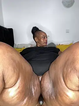 MsWhiteChocolatte online show from 6, 3, 2026