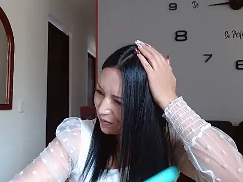Laura martin  online show from 28, 2, 2025