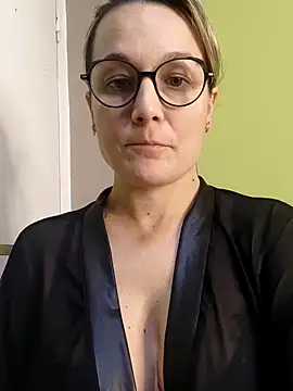 Snapshot of marinella07 chatting on 6, 12, 2024 marinella07 online show from 6, 12, 2024