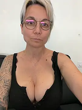 Snapshot of marinella07 chatting on 21, 6, 2026 marinella07 online show from 21, 6, 2026