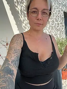 Snapshot of marinella07 chatting on 2, 8, 2026 marinella07 online show from 2, 8, 2026