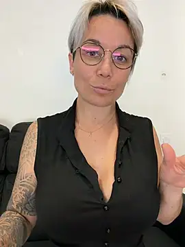 Snapshot of marinella07 chatting on 26, 6, 2026 marinella07 online show from 26, 6, 2026