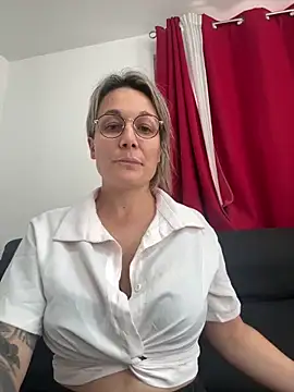 Snapshot of marinella07 chatting on 22, 10, 2025 marinella07 online show from 22, 10, 2025