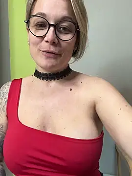 Snapshot of marinella07 chatting on 28, 2, 2025 marinella07 online show from 28, 2, 2025