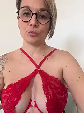 Snapshot of marinella07 chatting on 3, 3, 2025 marinella07 online show from 3, 3, 2025