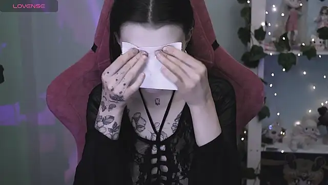 prettybones online show from 23, 4, 2026