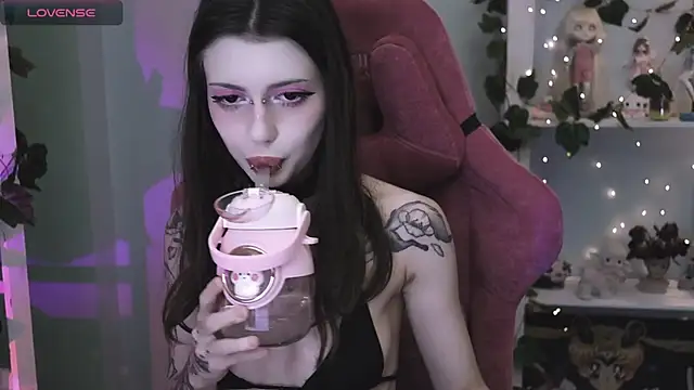 Snapshot of prettybones chatting on 25, 6, 2026 prettybones online show from 25, 6, 2026