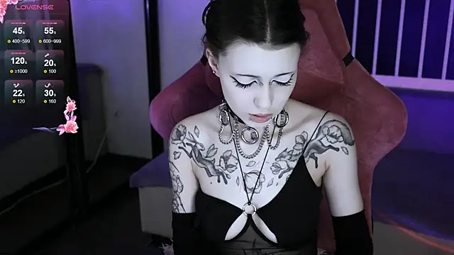 prettybones online show from 6, 11, 2025