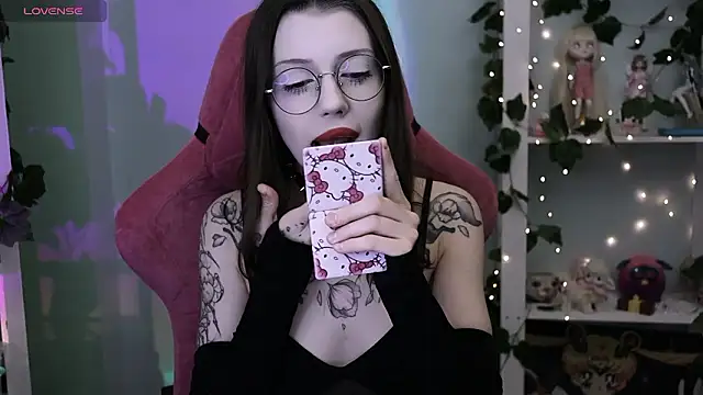 prettybones online show from 5, 2, 2026