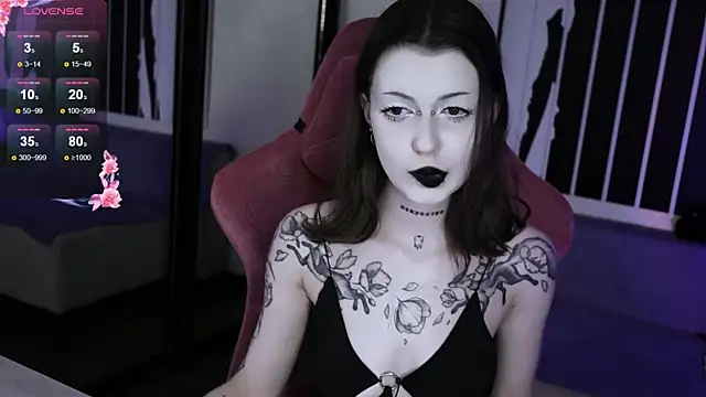 Snapshot of prettybones chatting on 21, 10, 2025 prettybones online show from 21, 10, 2025
