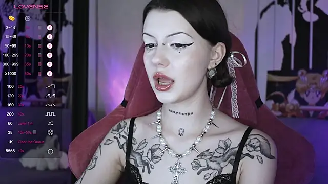 Snapshot of prettybones chatting on 3, 1, 2025 prettybones online show from 3, 1, 2025