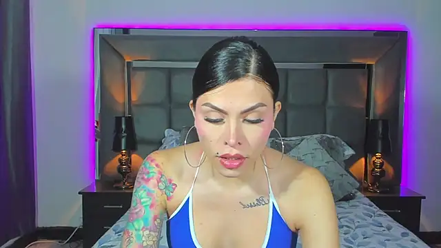 Emmilysantibanez online show from 29, 1, 2025
