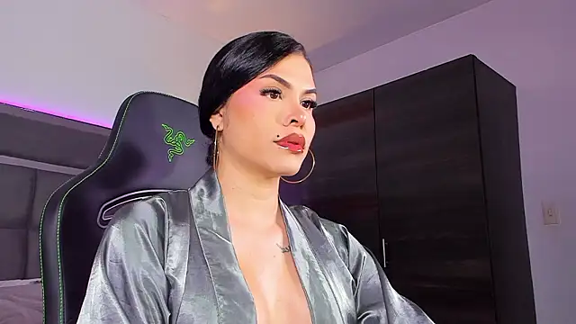 Emmilysantibanez online show from 8, 3, 2026