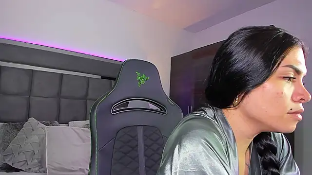 Emmilysantibanez online show from 18, 3, 2026