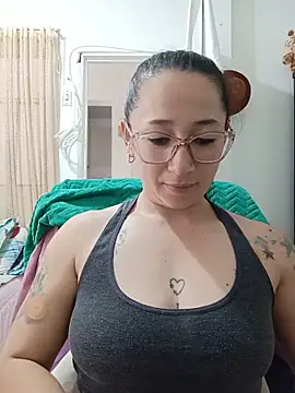 Snapshot of emilypoppy3 chatting on 10, 6, 2026 emilypoppy3 online show from 10, 6, 2026