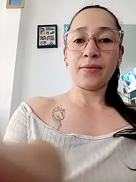 Snapshot of emilypoppy3 chatting on 6, 5, 2026 emilypoppy3 online show from 6, 5, 2026