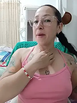 Snapshot of emilypoppy3 chatting on 4, 6, 2026 emilypoppy3 online show from 4, 6, 2026