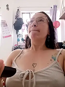 Snapshot of emilypoppy3 chatting on 8, 5, 2026 emilypoppy3 online show from 8, 5, 2026