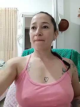 Snapshot of emilypoppy3 chatting on 3, 6, 2026 emilypoppy3 online show from 3, 6, 2026