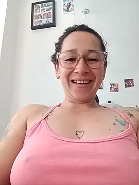 Snapshot of emilypoppy3 chatting on 1, 5, 2026 emilypoppy3 online show from 1, 5, 2026