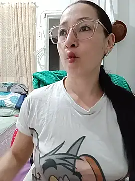 Snapshot of emilypoppy3 chatting on 9, 6, 2026 emilypoppy3 online show from 9, 6, 2026