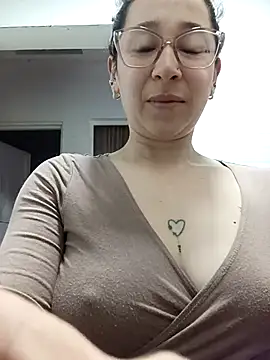 Snapshot of emilypoppy3 chatting on 9, 5, 2026 emilypoppy3 online show from 9, 5, 2026