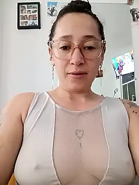 Snapshot of emilypoppy3 chatting on 7, 5, 2026 emilypoppy3 online show from 7, 5, 2026