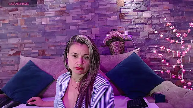 Snapshot of sweetfantasyy69 chatting on 4, 12, 2024 sweetfantasyy69 online show from 4, 12, 2024