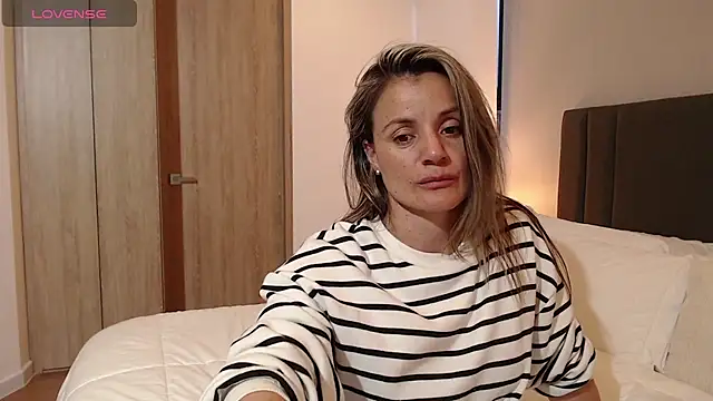 Snapshot of sweetfantasyy69 chatting on 23, 12, 2024 sweetfantasyy69 online show from 23, 12, 2024