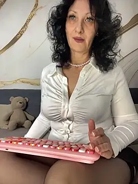 Katie-n online show from 11, 11, 2025