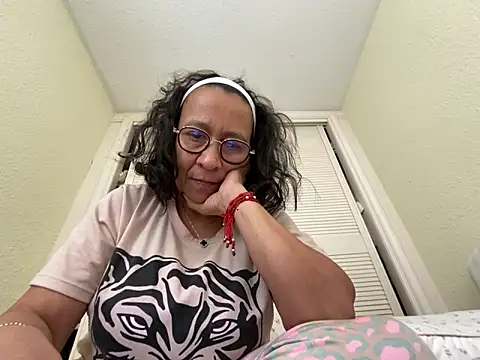 sweeviolet online show from 2, 2, 2025