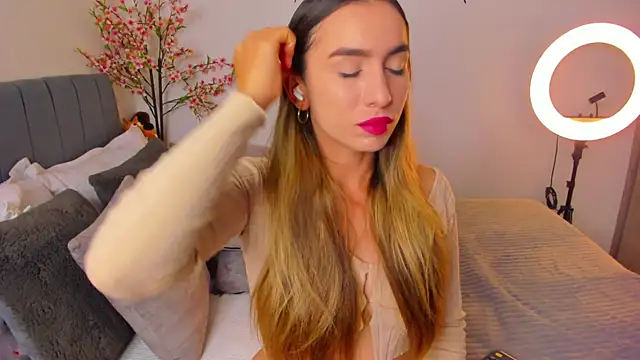 Snapshot of im_sarah34 chatting on 21, 2, 2025 im sarah34 online show from 21, 2, 2025
