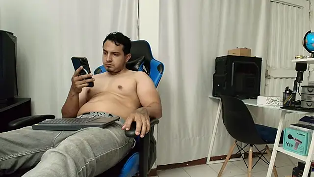 Snapshot of hott_dicks chatting on 7, 4, 2026 hott dicks online show from 7, 4, 2026