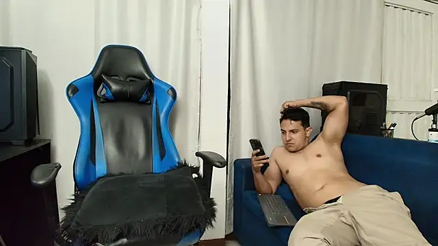Snapshot of hott_dicks chatting on 5, 8, 2026 hott dicks online show from 5, 8, 2026