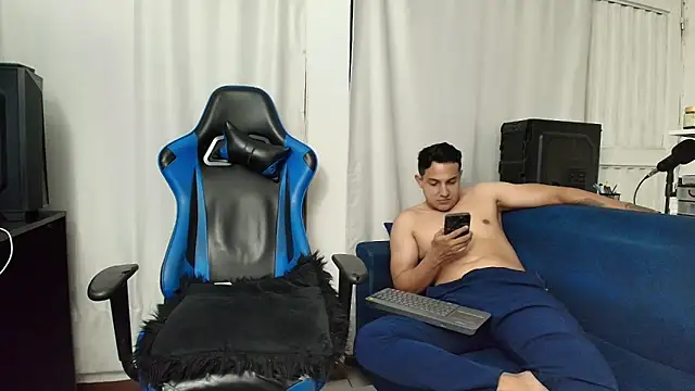 Snapshot of hott_dicks chatting on 27, 7, 2026 hott dicks online show from 27, 7, 2026