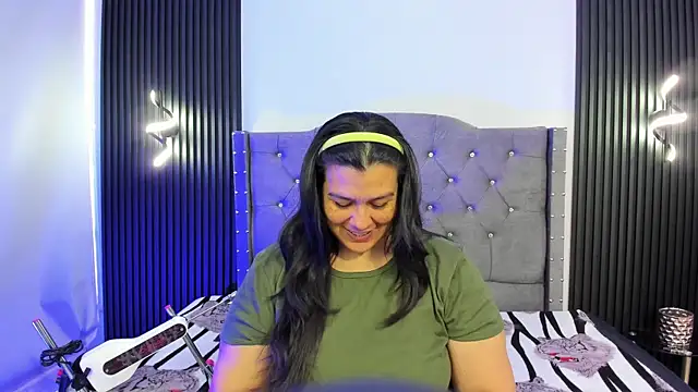 martina foxy  online show from 9, 10, 2025