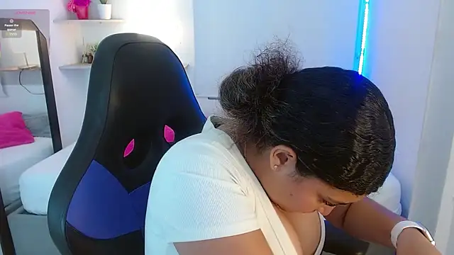 Julia Boobs online show from 29, 9, 2025
