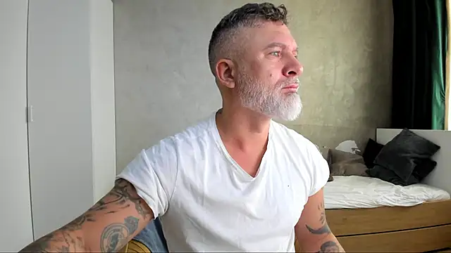 Snapshot of BlowMyXXL chatting on 9, 9, 2025 BlowMyXXL online show from 9, 9, 2025