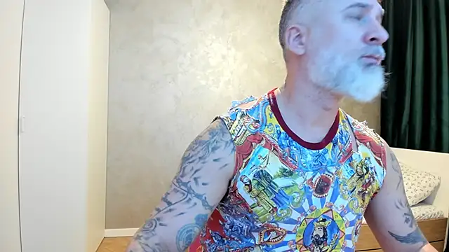 Snapshot of BlowMyXXL chatting on 8, 1, 2025 BlowMyXXL online show from 8, 1, 2025