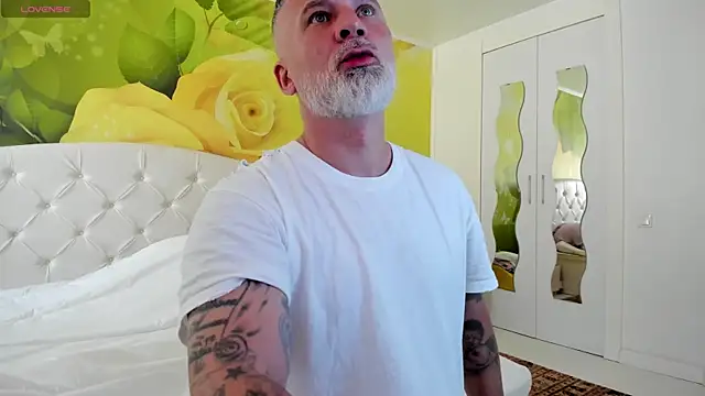 BlowMyXXL online show from 7, 4, 2026