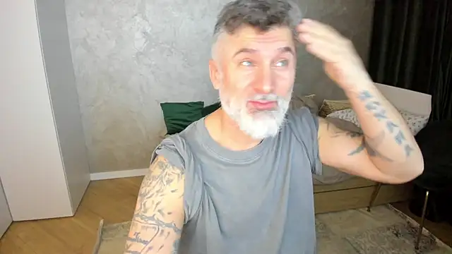 Snapshot of BlowMyXXL chatting on 8, 2, 2025 BlowMyXXL online show from 8, 2, 2025
