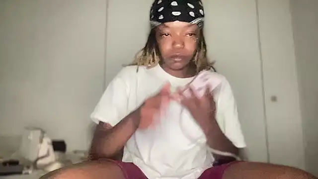 Snapshot of minimama69 chatting on 12, 10, 2025 minimama69 online show from 12, 10, 2025