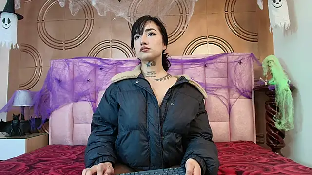 Snapshot of emmily_keller19 chatting on 21, 10, 2025 emmily keller19 online show from 21, 10, 2025