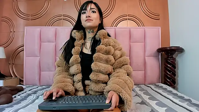 Snapshot of emmily_keller19 chatting on 18, 1, 2025 emmily keller19 online show from 18, 1, 2025