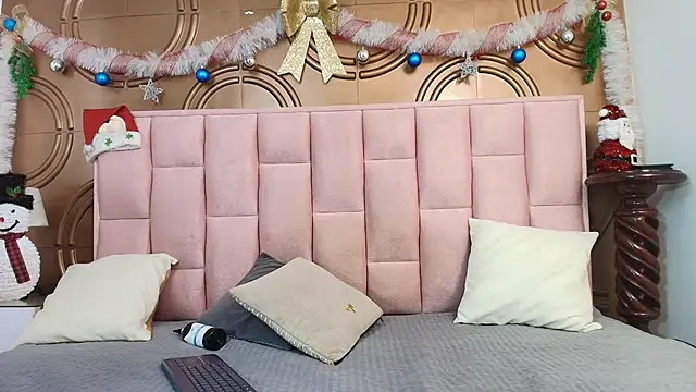 Snapshot of emmily_keller19 chatting on 19, 12, 2025 emmily keller19 online show from 19, 12, 2025