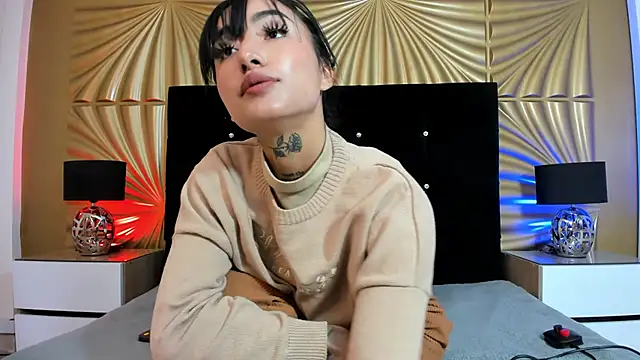 Snapshot of emmily_keller19 chatting on 8, 2, 2025 emmily keller19 online show from 8, 2, 2025