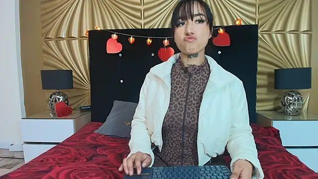 Snapshot of emmily_keller19 chatting on 5, 2, 2026 emmily keller19 online show from 5, 2, 2026