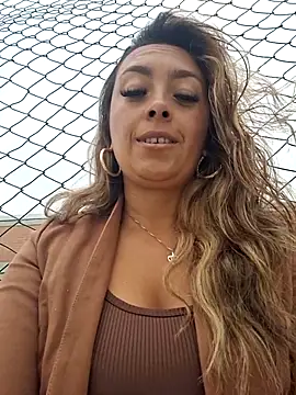 lauramcdowell1 online show from 23, 2, 2025