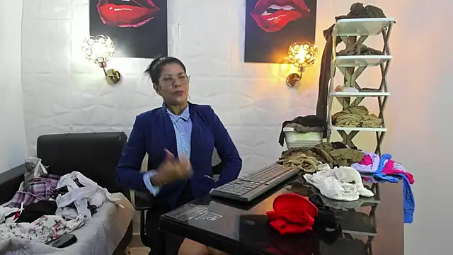 miss lucero1 online show from 15, 3, 2025