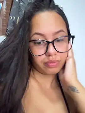 Snapshot of Monica_Pimentinha_ chatting on 18, 5, 2026 Monica Pimentinha online show from 18, 5, 2026